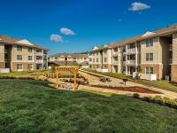 Apartment Building Courtyard | Apartments in Midlothian, VA | Colony at Centerpointe