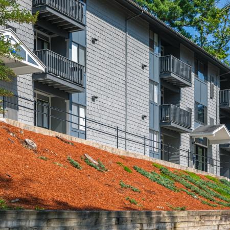 Wonderfully Maintained Exterior | Apartments For Rent Nashua NH | Hilltop by Princeton Apartments