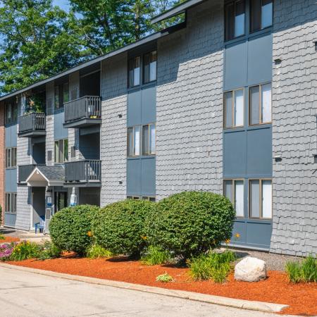 Beautiful Landscaping | 3 Bedroom Apartments for Rent Nashua NH | Hilltop by Princeton Apartments.