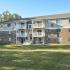 3-story exterior of Oak Tree Apartments in Newark, DE.