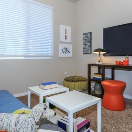 Living Area | Outlook at Pilot Butte Apartments | Apartments Bend Oregon