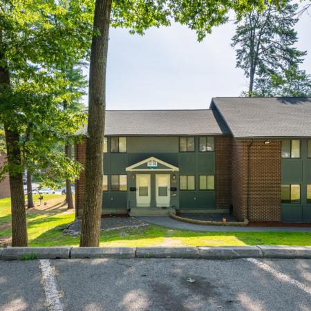 Wonderfully Maintained Exterior | 3 Bedroom Apartments for Rent Nashua NH | Hilltop by Princeton Apartments