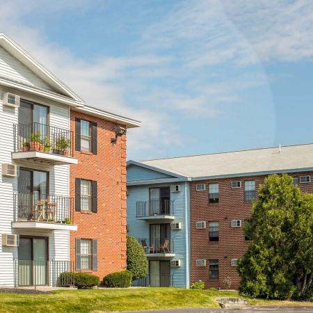 Exterior highlighting balconies | Princeton Place -apartments in Worcester MA