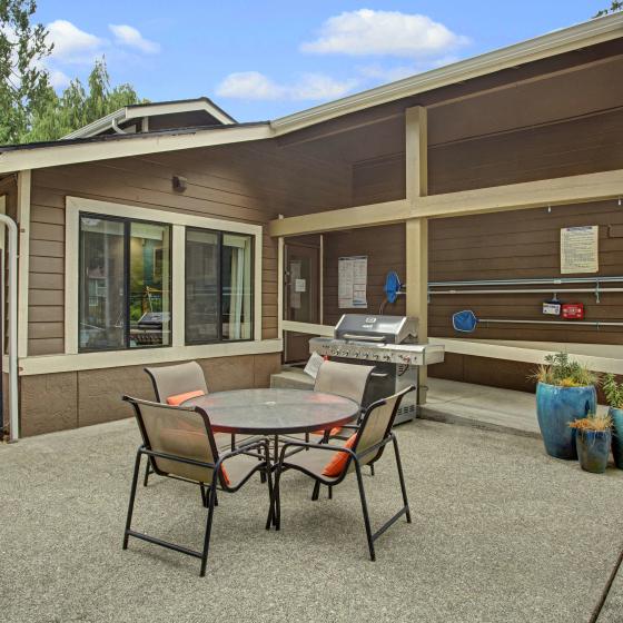BBQ and Picnic Area | Gilman Square Apartments | Issaquah WA Apartments