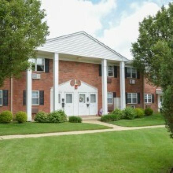 Country Manor Apartments | Apartments in Levittown PA