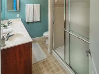 Spacious Bathroom | Orlando FL Apartment For Rent | 525 Avalon Park