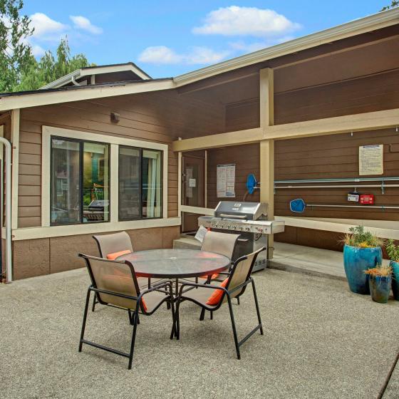 BBQ and Picnic Area | Gilman Square Apartments | Issaquah WA Apartments