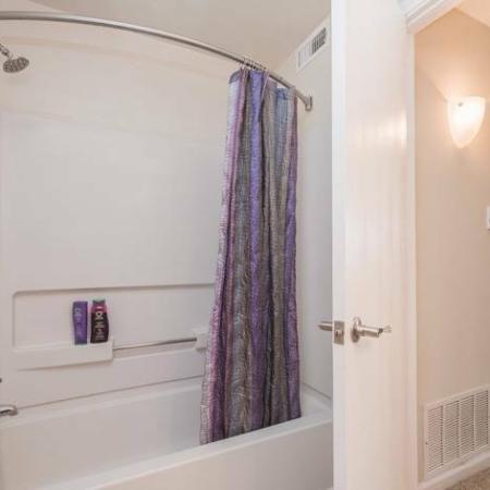 Soak In Bath Tub | Littleton Colorado Apartments | Summit Riverside