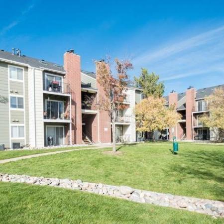 Well-Kept Grounds | Littleton CO Apartments | South Block