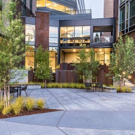 Outdoor Courtyard | Apartments in South Lake Union | 624 Yale Apartments