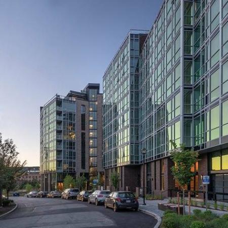 Exterior Building | Apartments in Seattle WA | 624 Yale