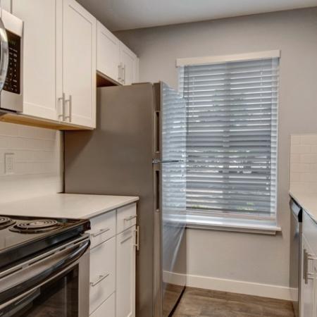 Black and Stainless Steel Appliances | Apartments in Beaverton OR | Arbor Creek
