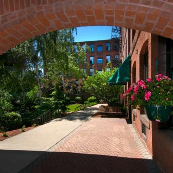 Paved Walking Trails | Apartments in Springfield MA | Stockbridge Court