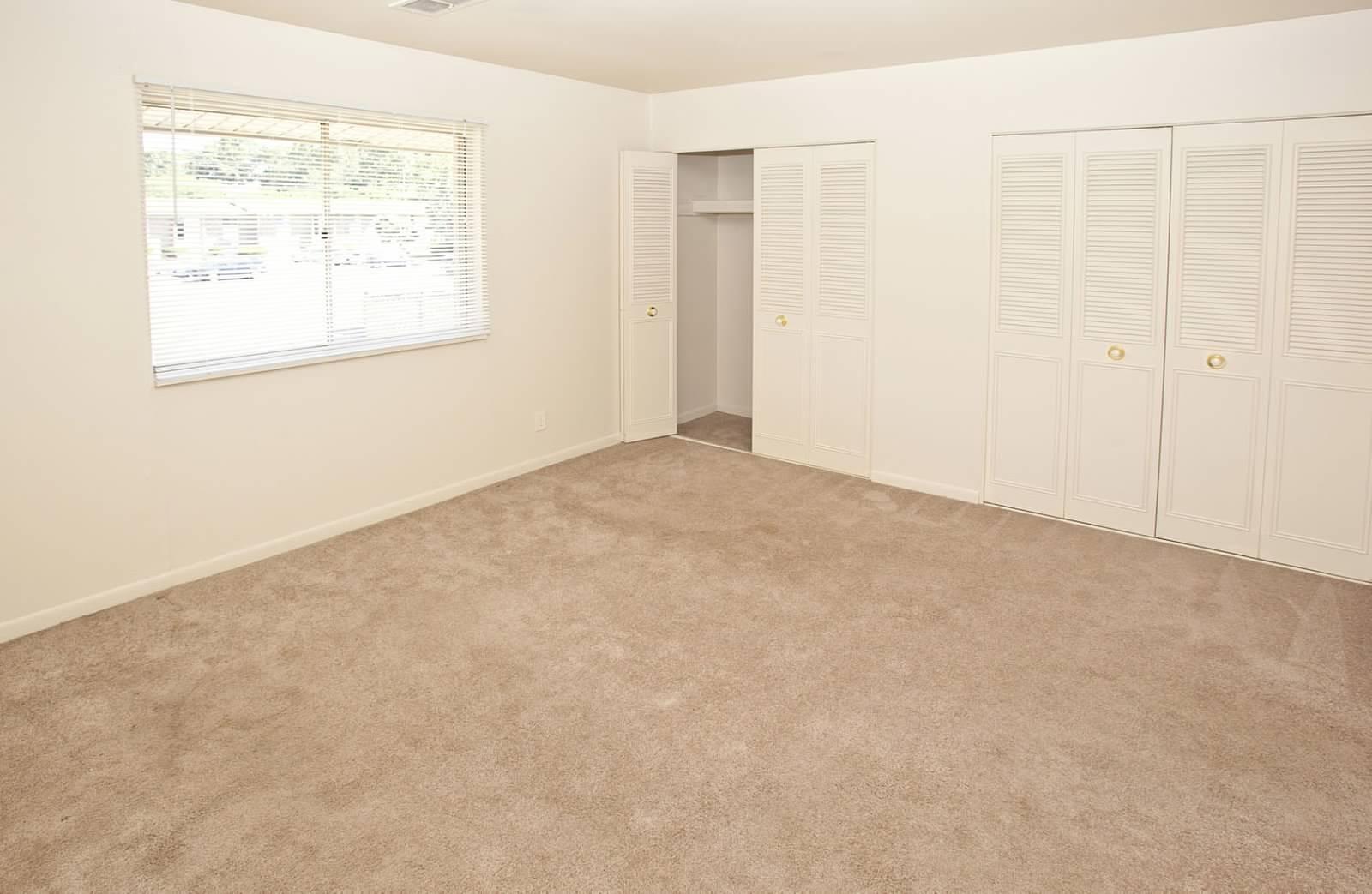 View Photos Camelot Apartments Apartments in Ypsilanti