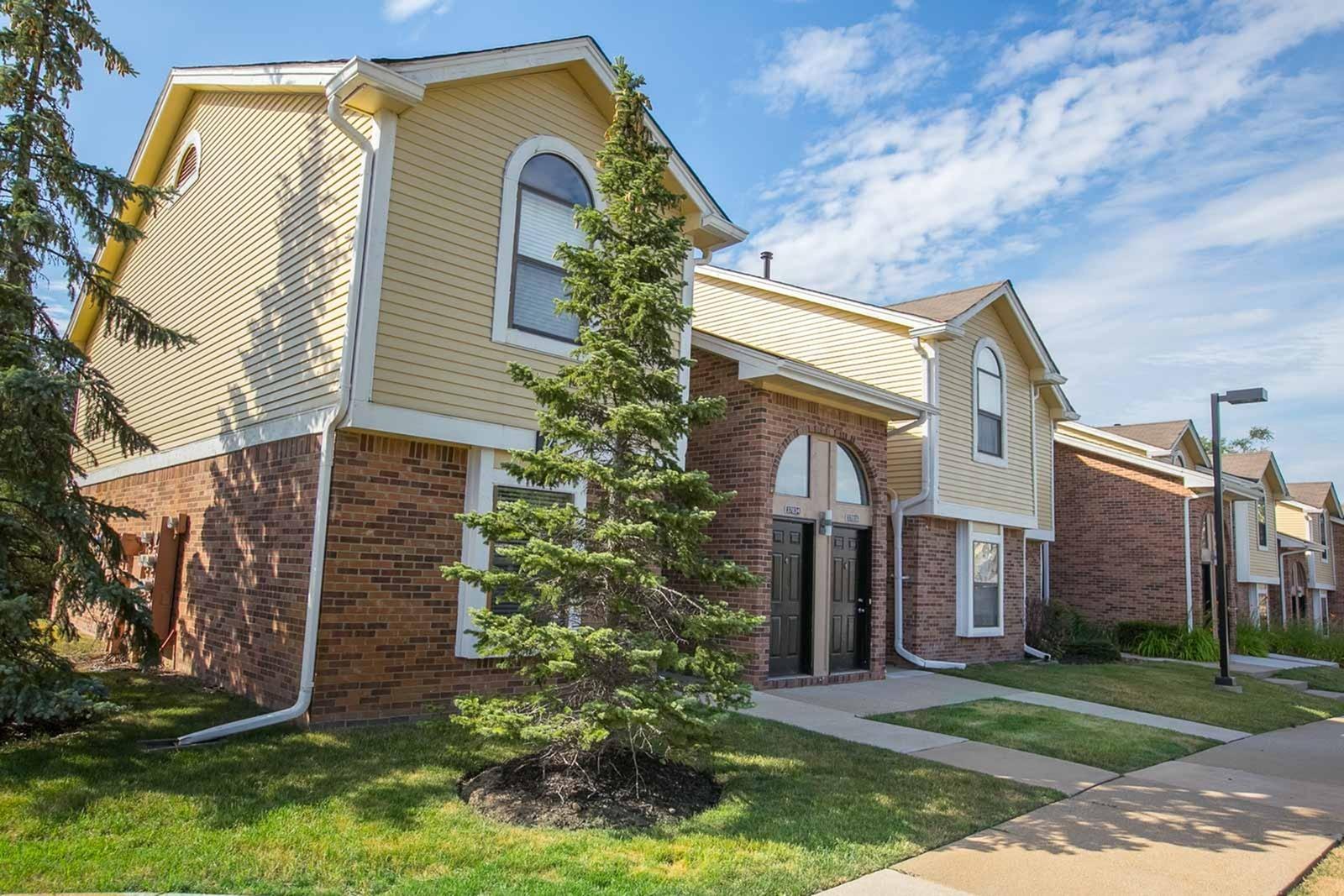 Photos of Spring Valley Apartments Rentals in Farmington Hills MI
