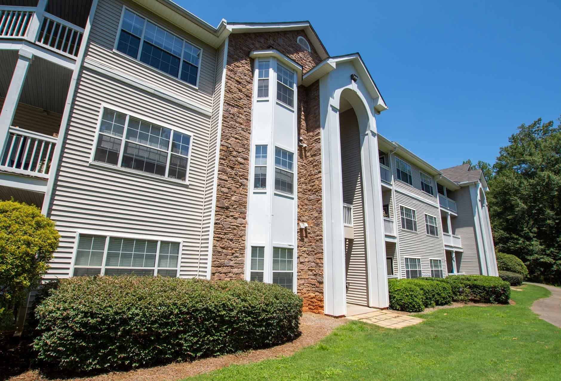 View Photos Lullwater Apartments