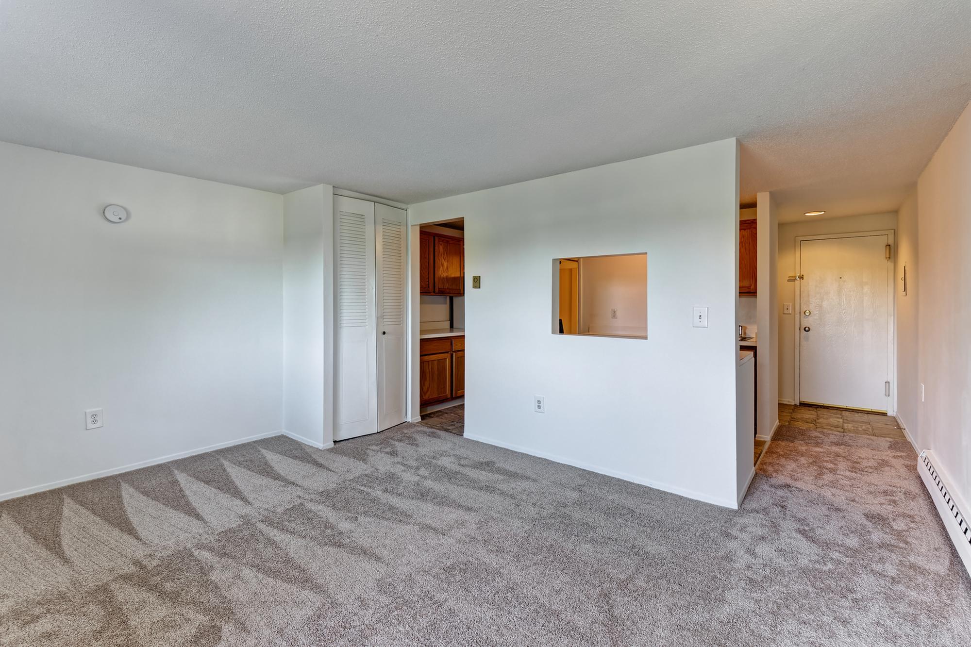 View Photos Burgundy Apartments Apartments in Middletown