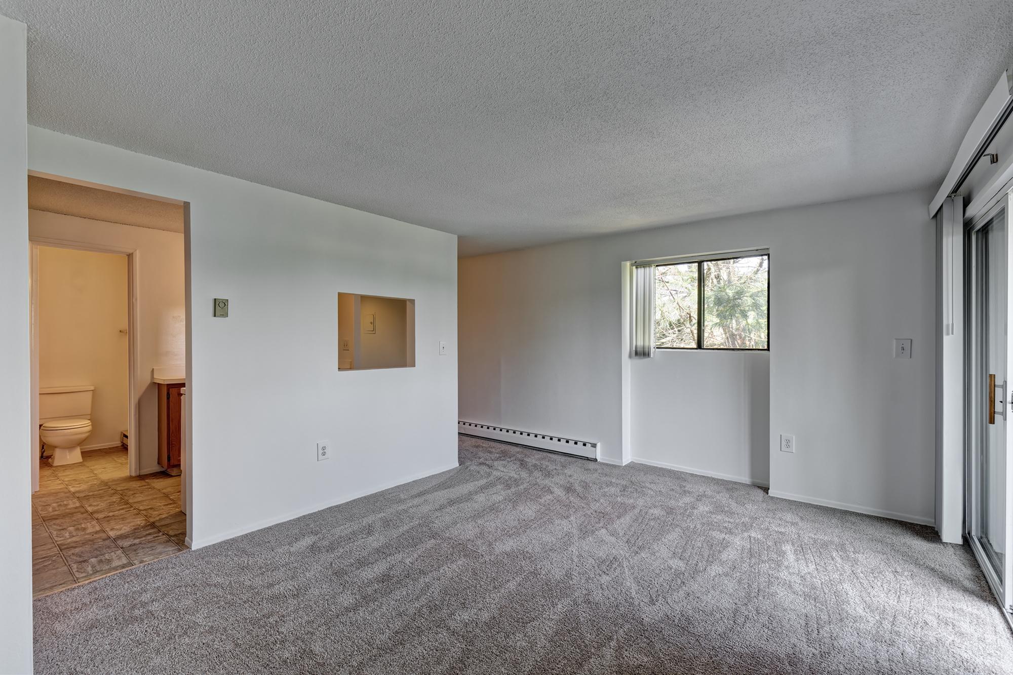 View Photos Burgundy Apartments Apartments in Middletown