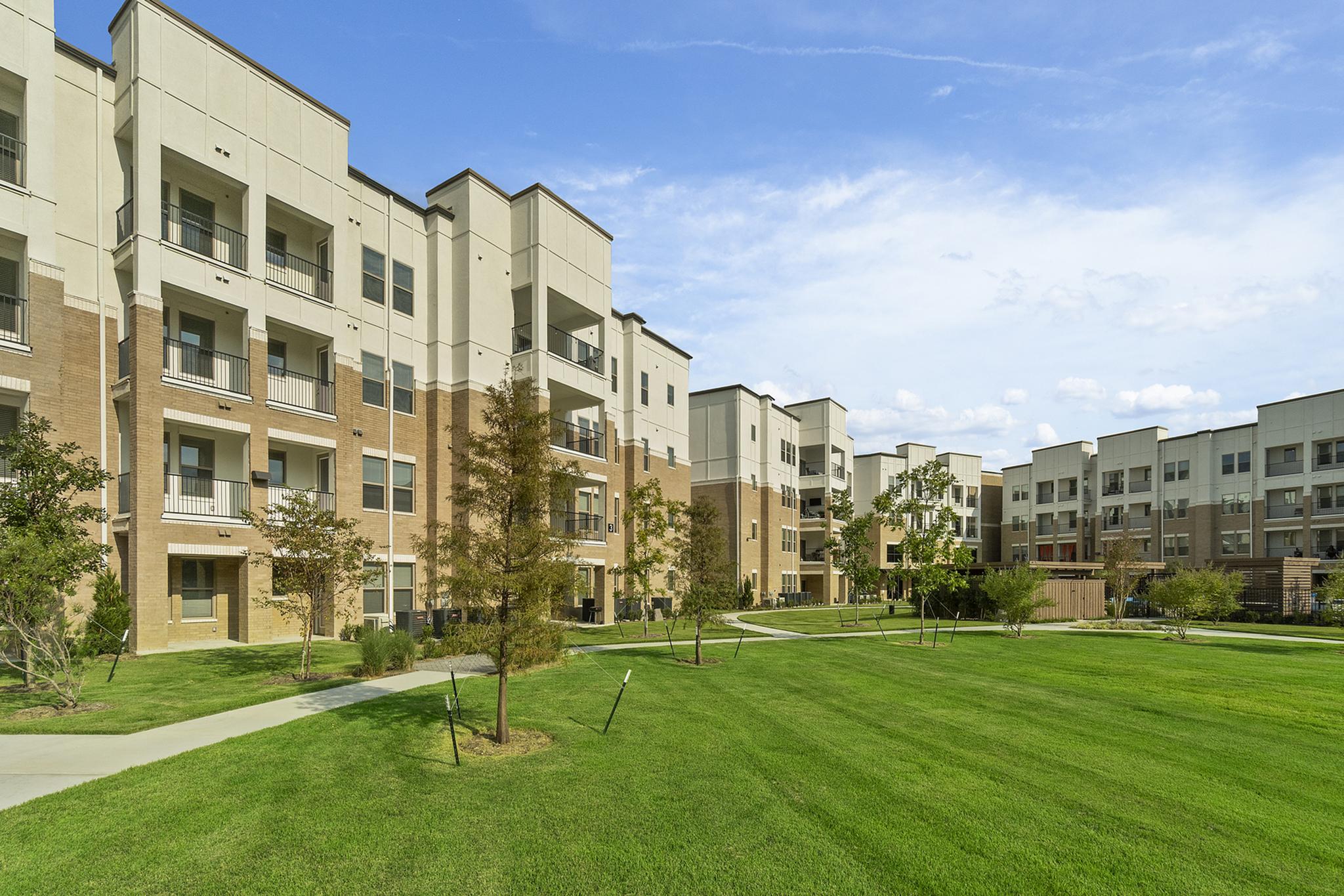 Photos Luxe at Mercer Crossing Best Apartments In Farmers Branch TX