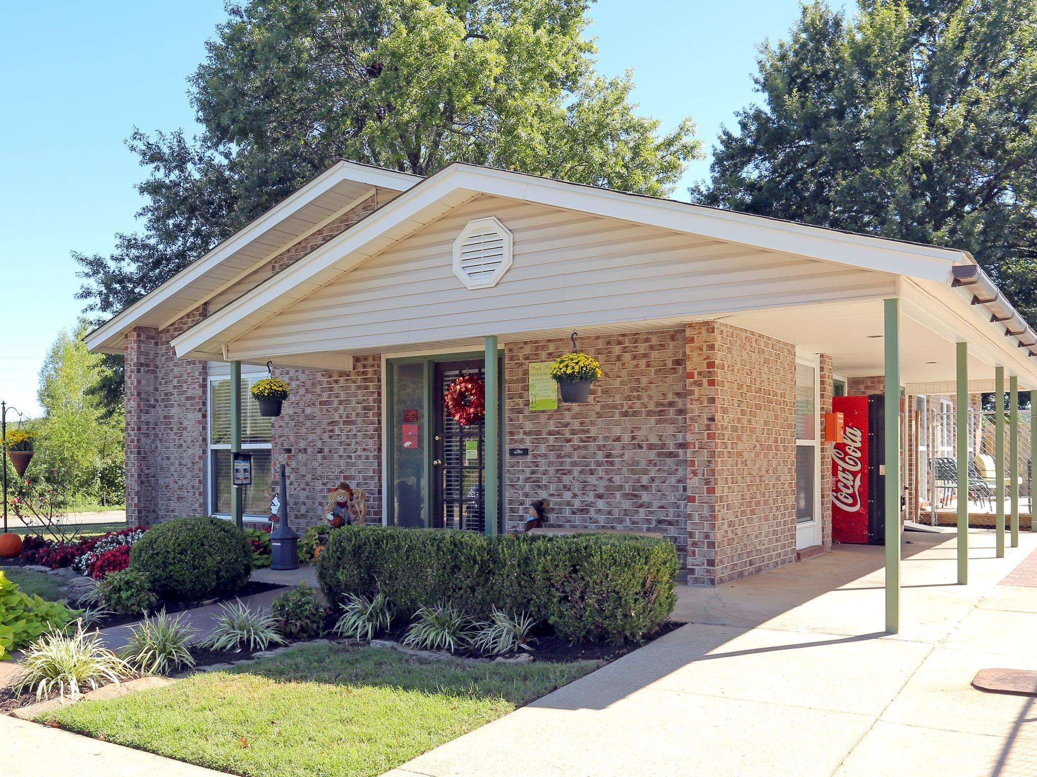 View Photos Maple Manor Apartments