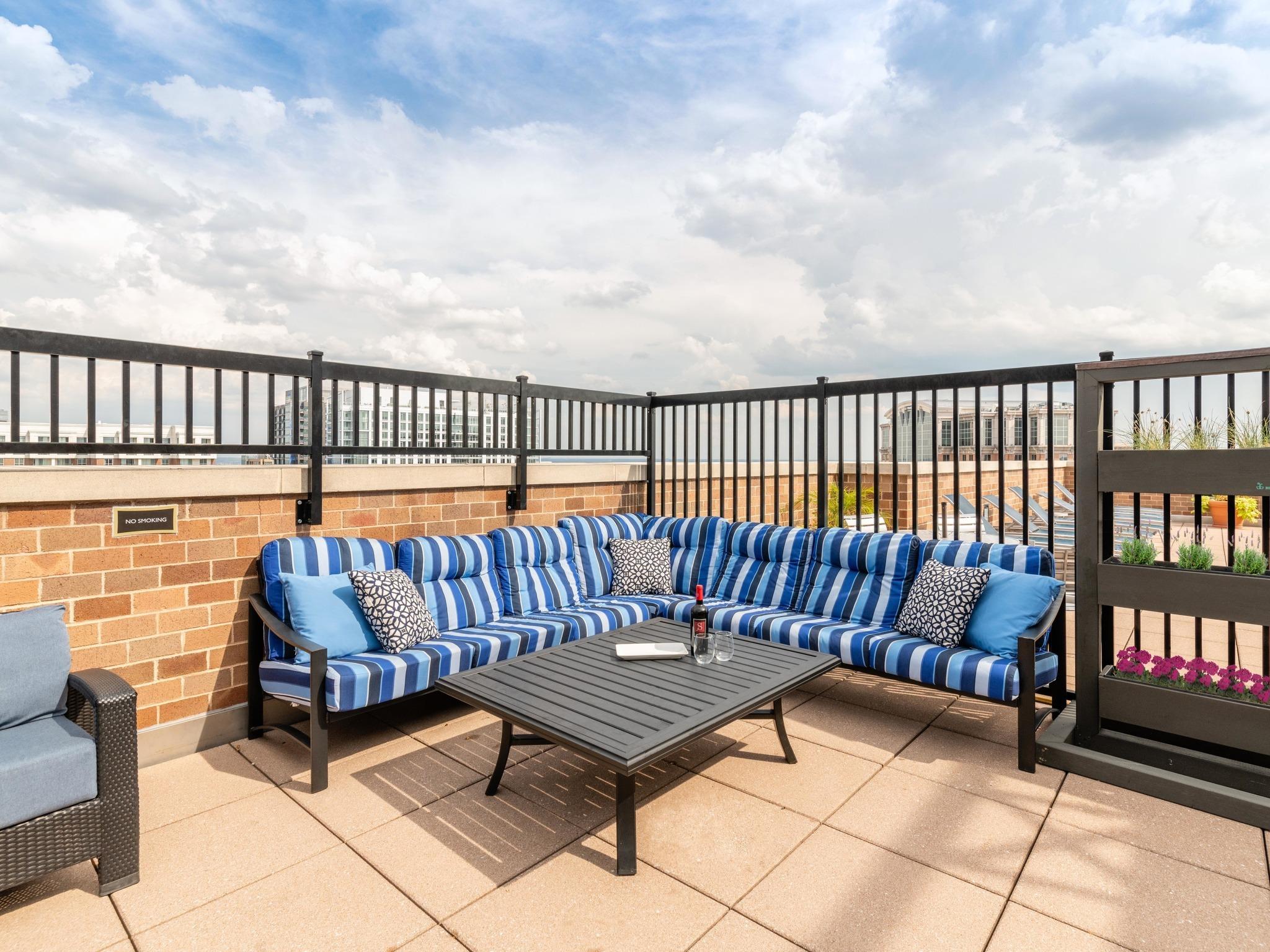 Photo Gallery & Tour Meridian at Ballston Commons Arlington