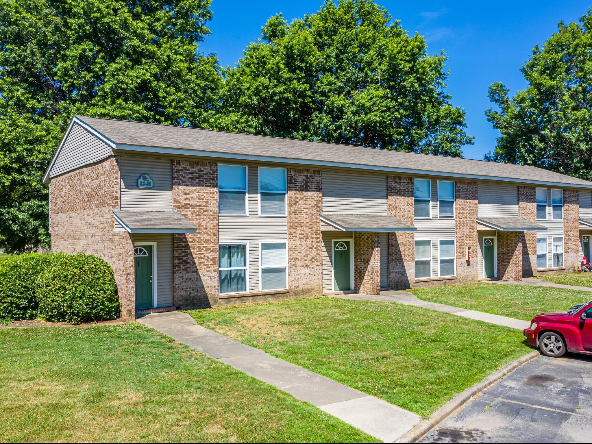 View Photos Maple Manor Apartments