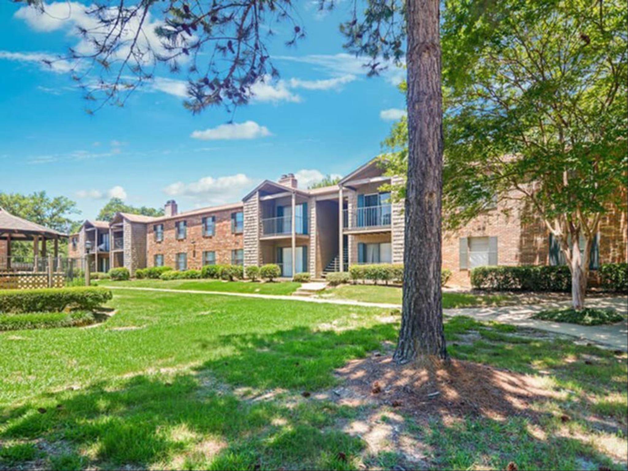 View Photos Woodridge Apartments