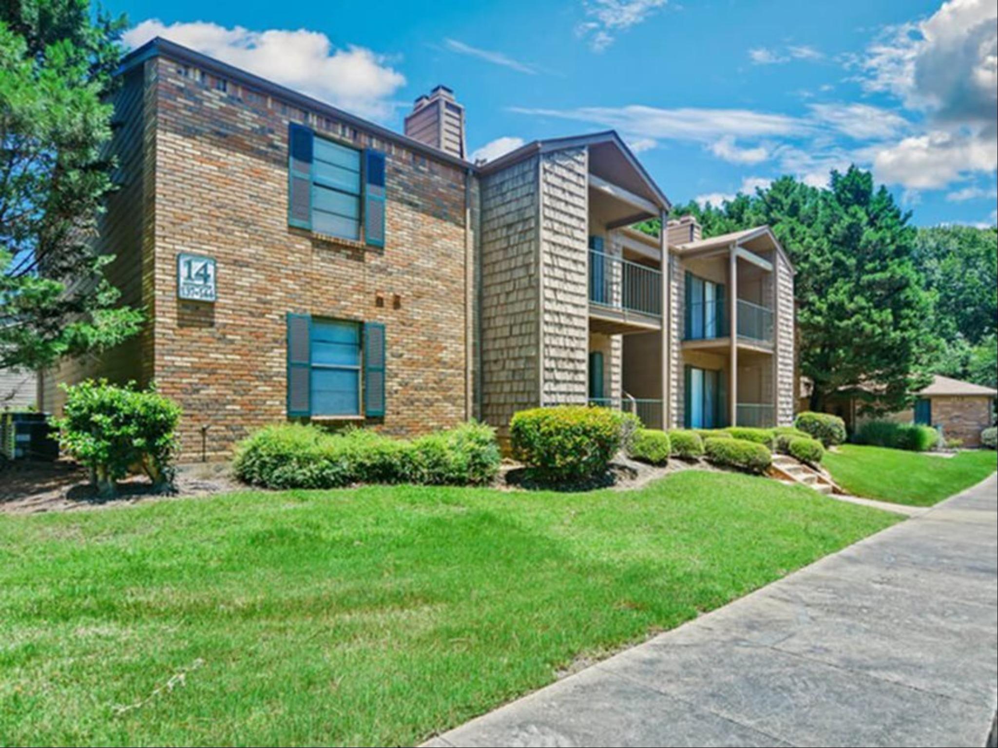 View Photos Woodridge Apartments