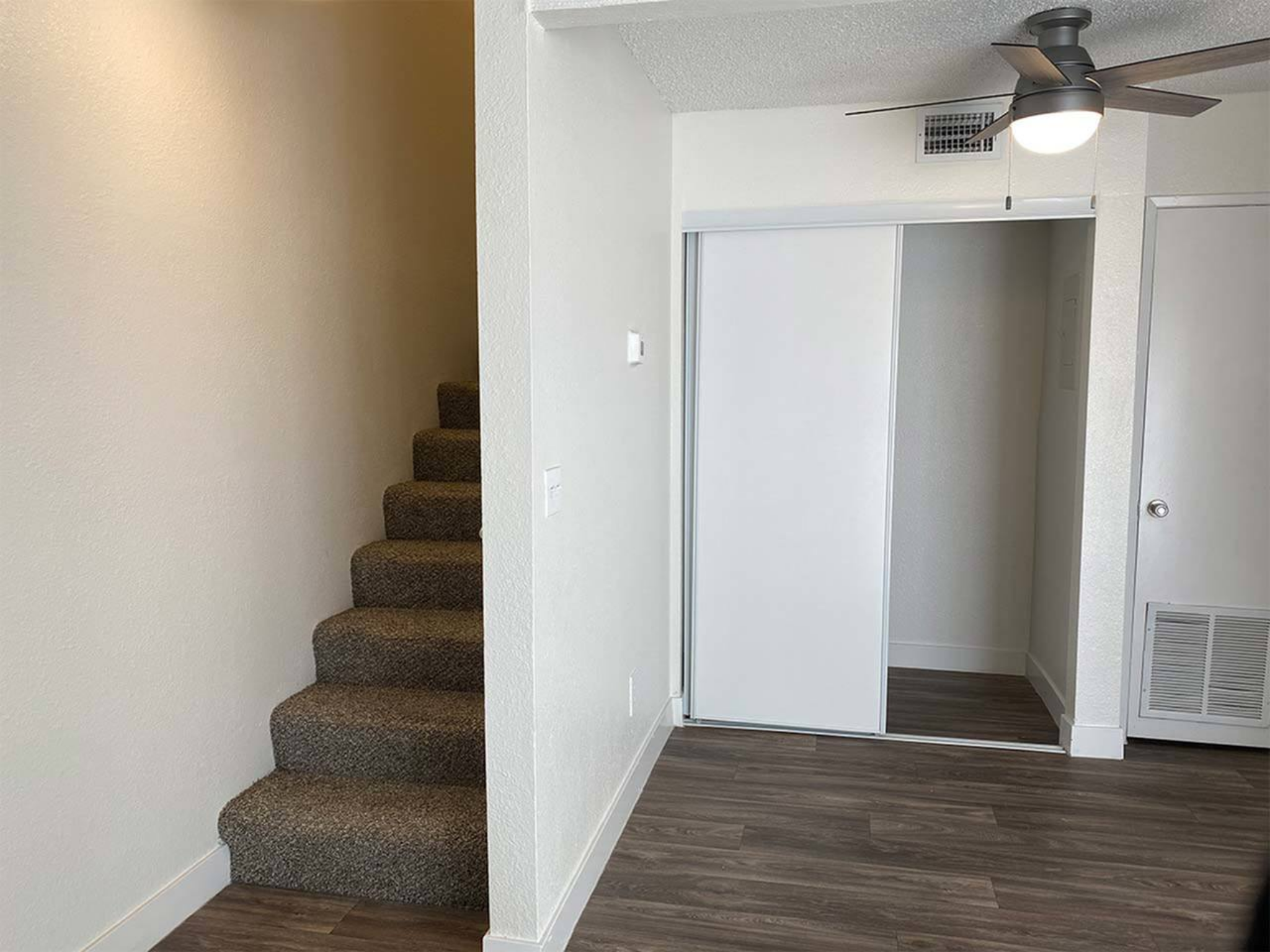 View Photos Virginia Apartments