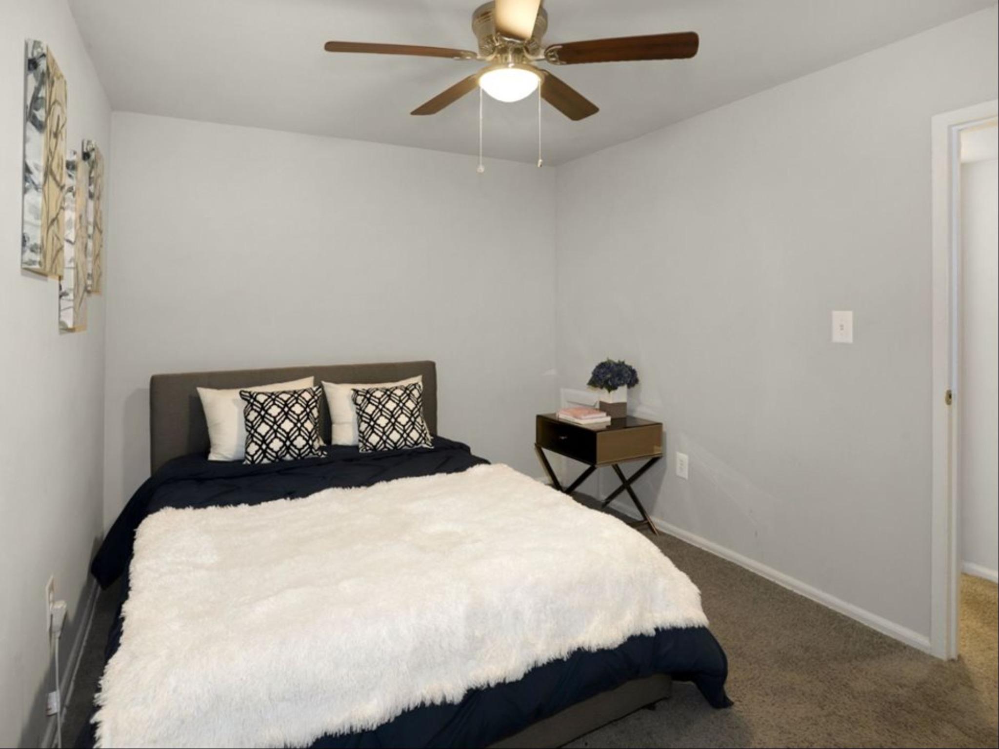 View Photos Emerald Apartments