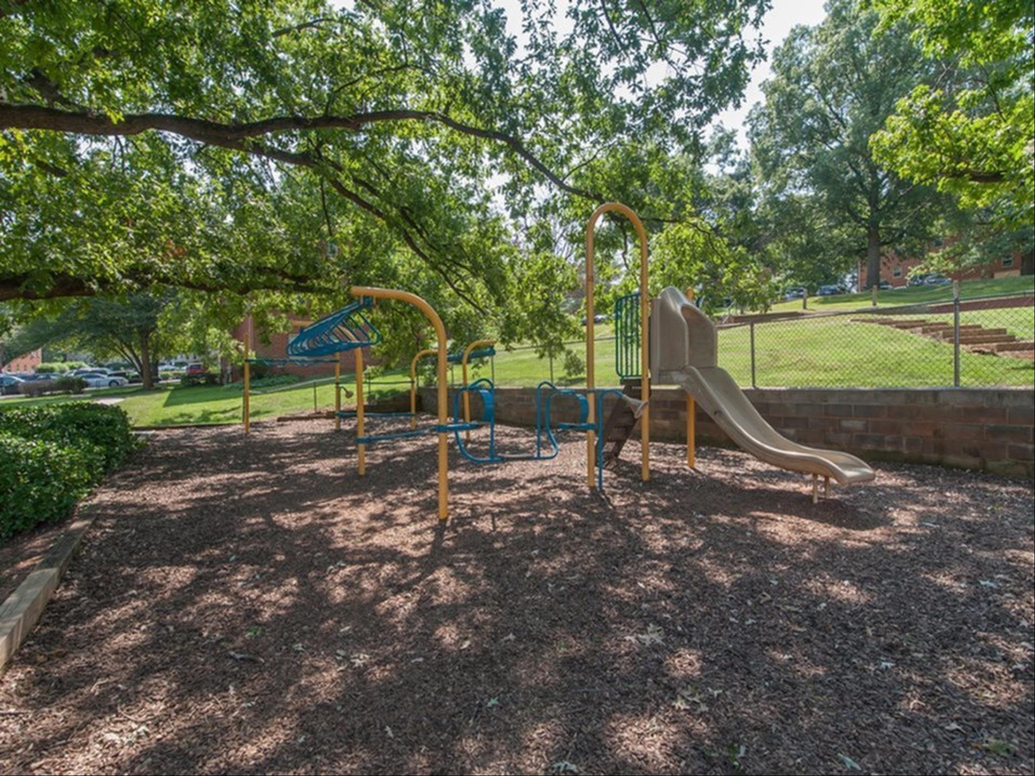 View Photos Emerald Apartments