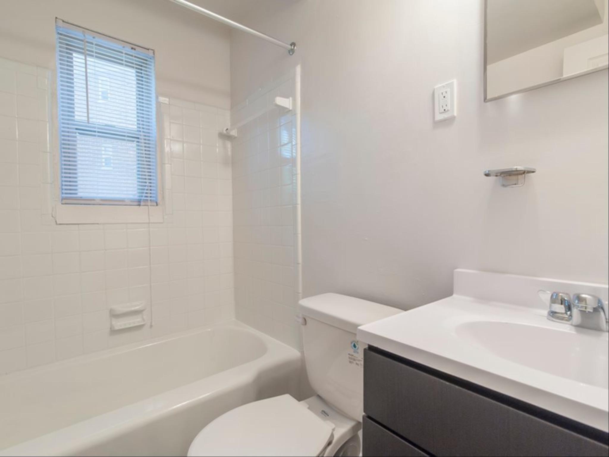 View Photos Emerald Apartments