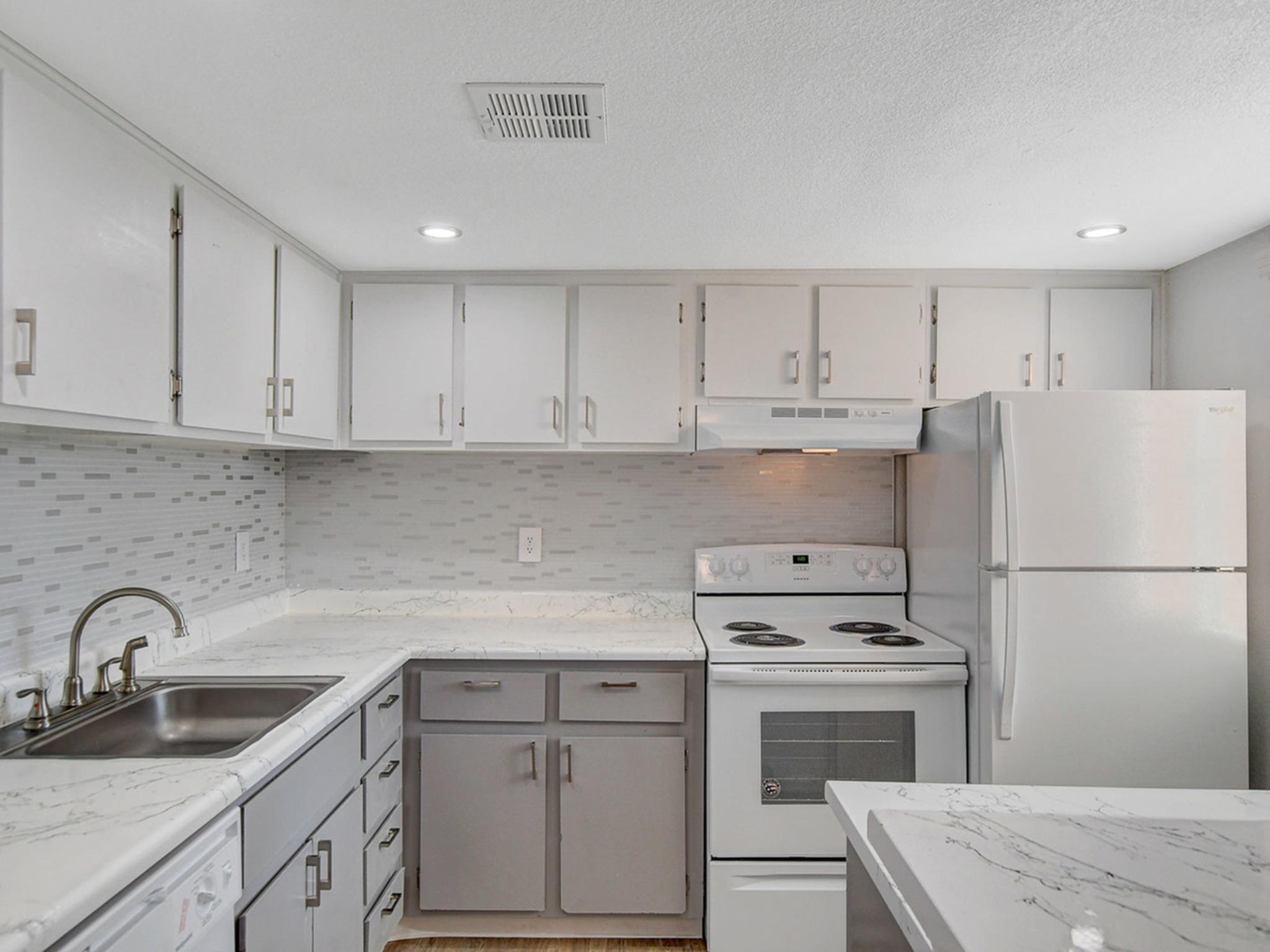 View Photos Sundance Village Apartments