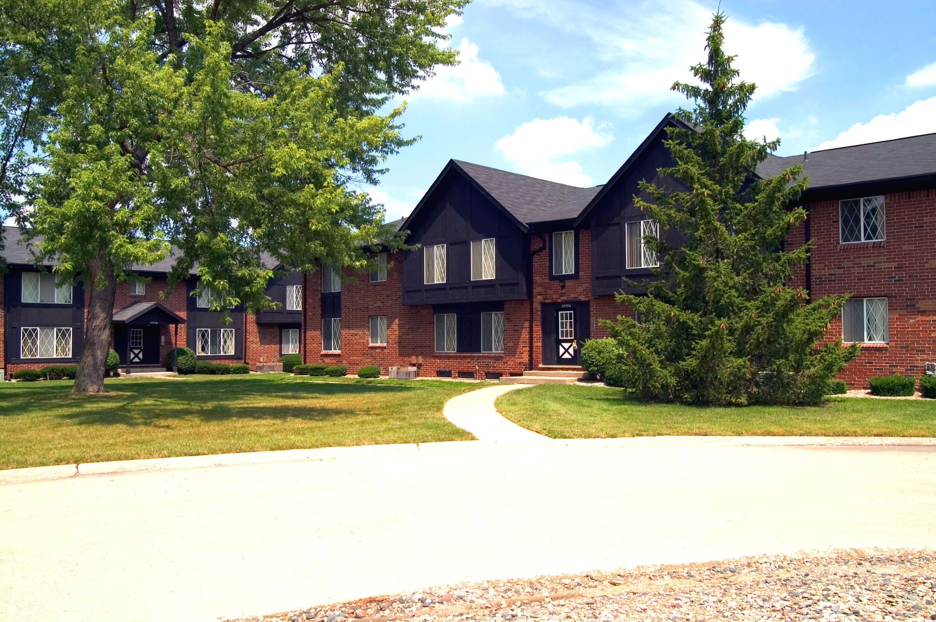 1 2 Bed Apartments Check Availability Pointe O' Woods