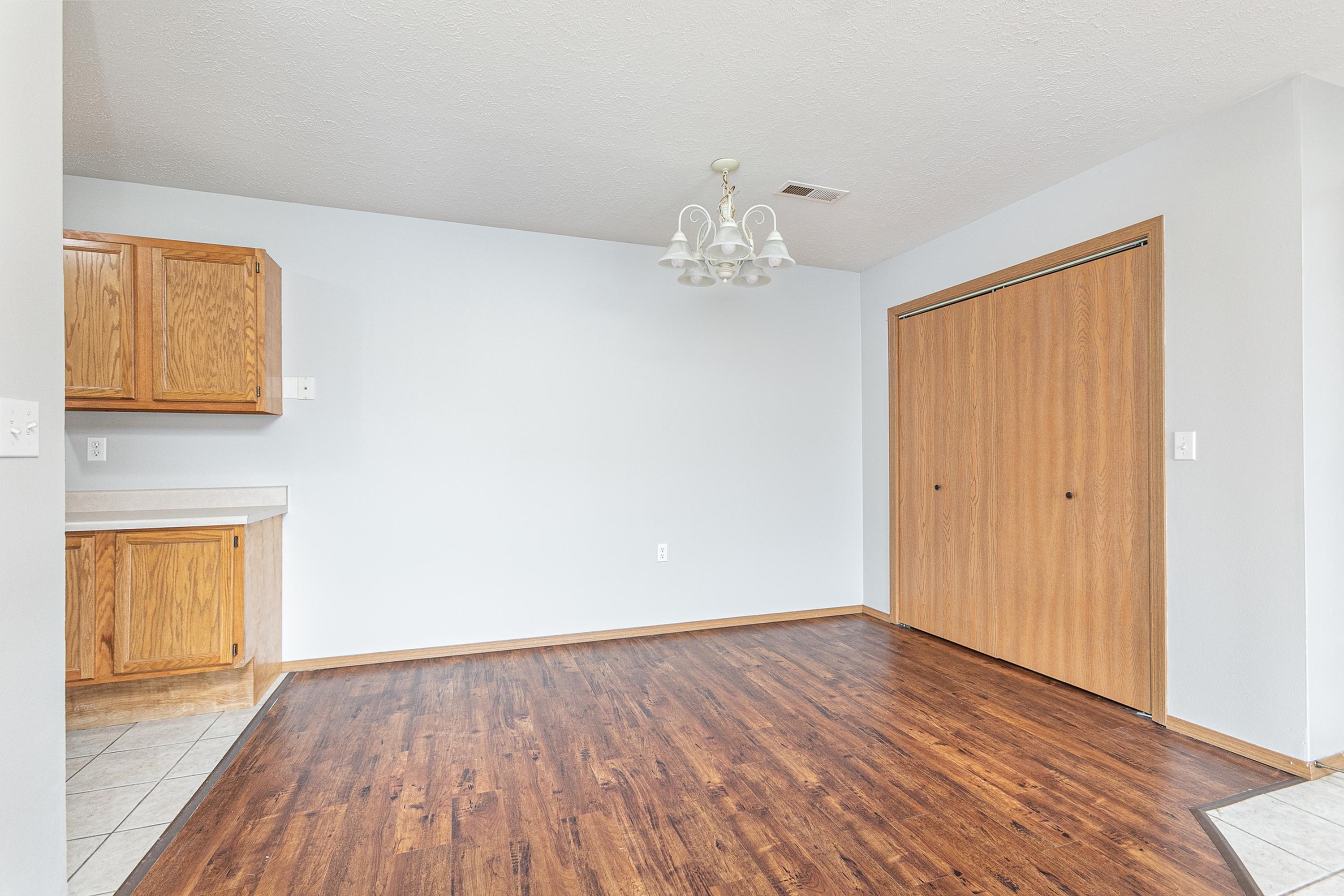 View Photos Ozark South Apartments