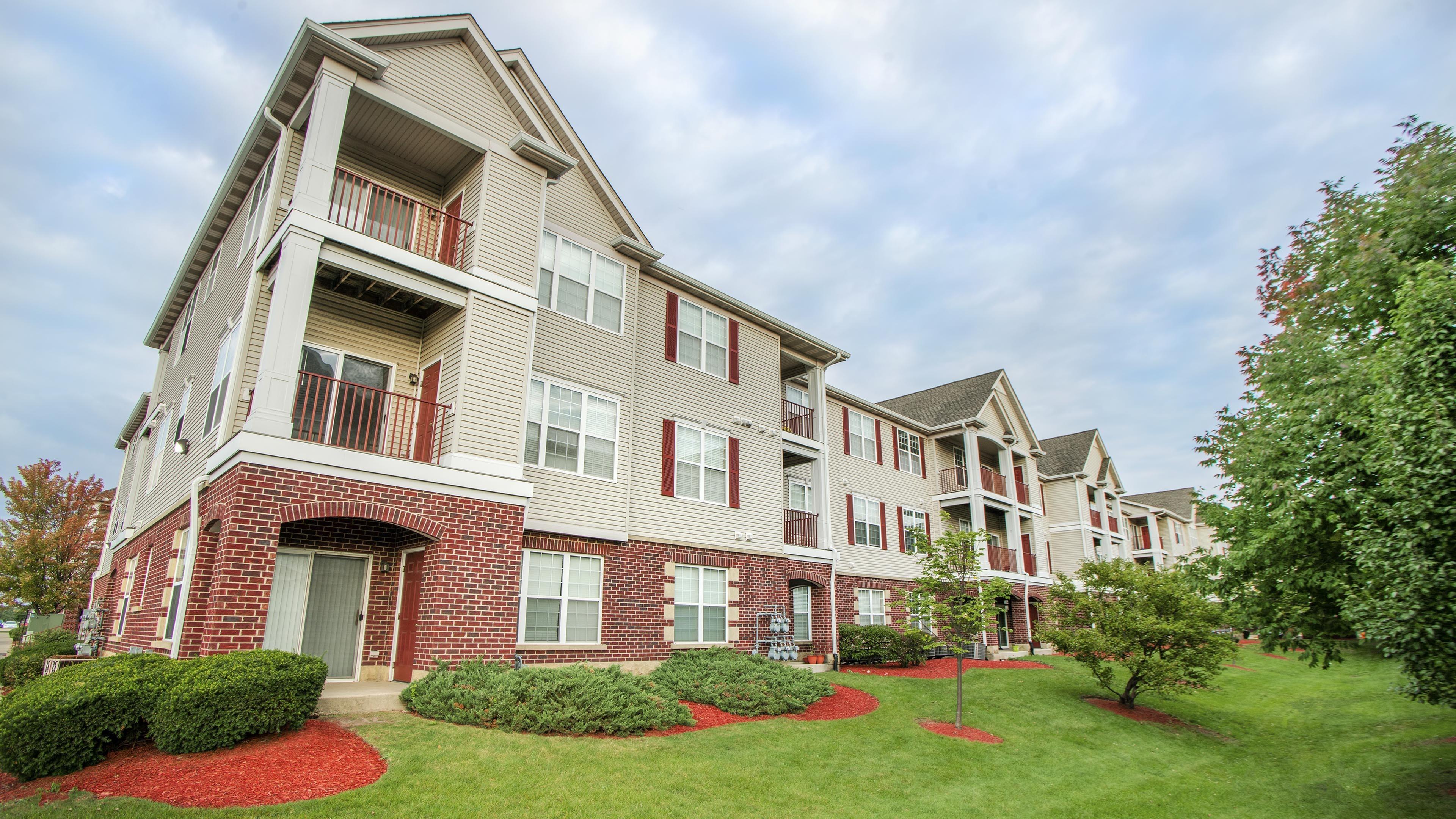 Naperville IL Apartment Rentals Railway Plaza Luxury Apartments in