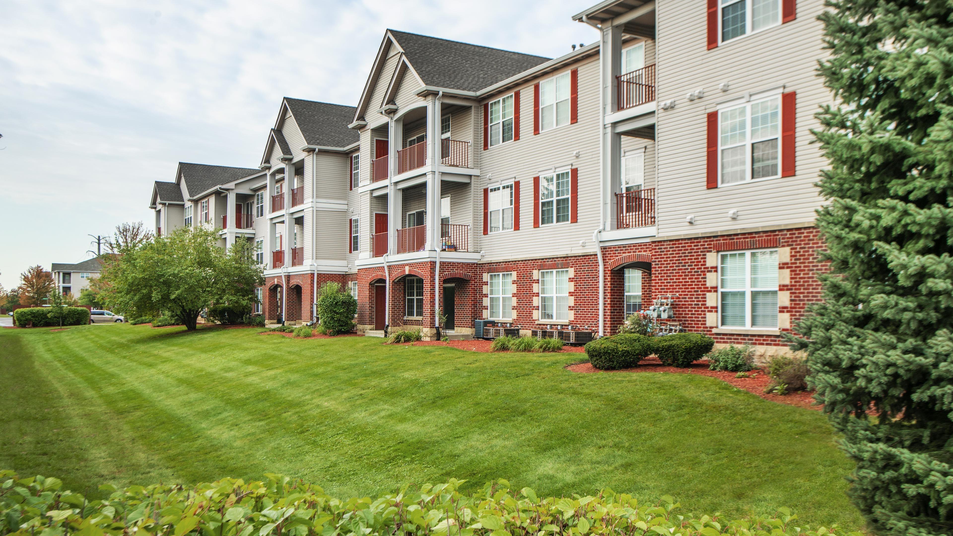 Naperville IL Apartment Rentals | Railway Plaza | Luxury Apartments in ...