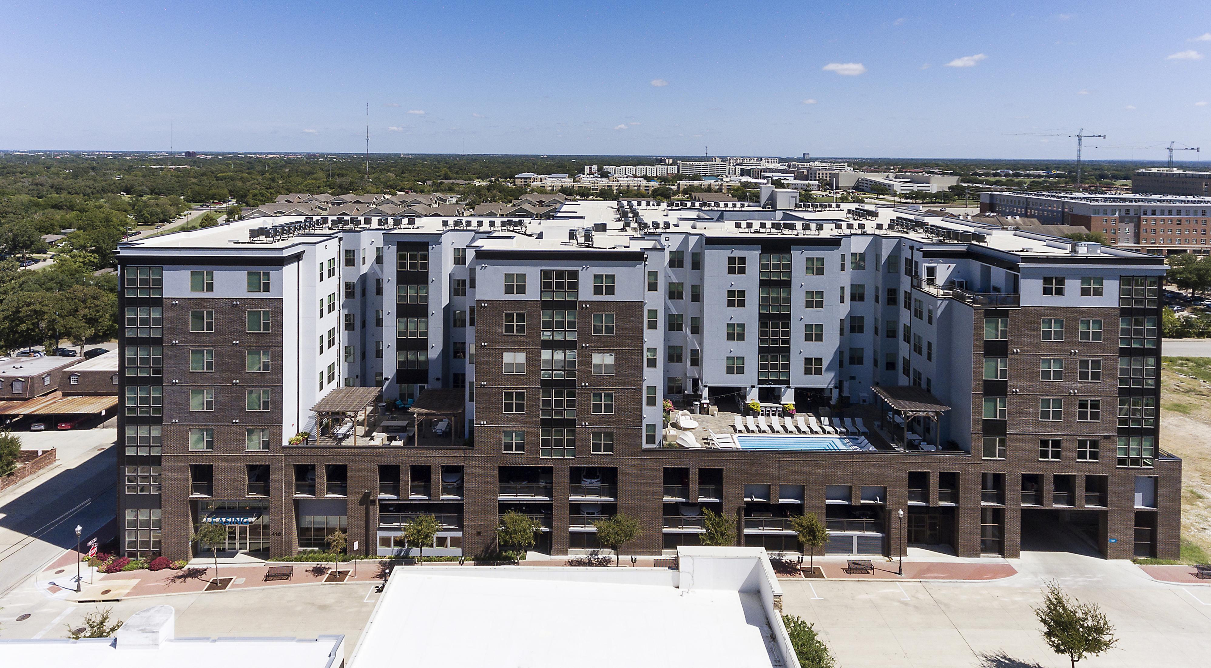 Photo Gallery The Hudson College Station, TX Luxury Apts
