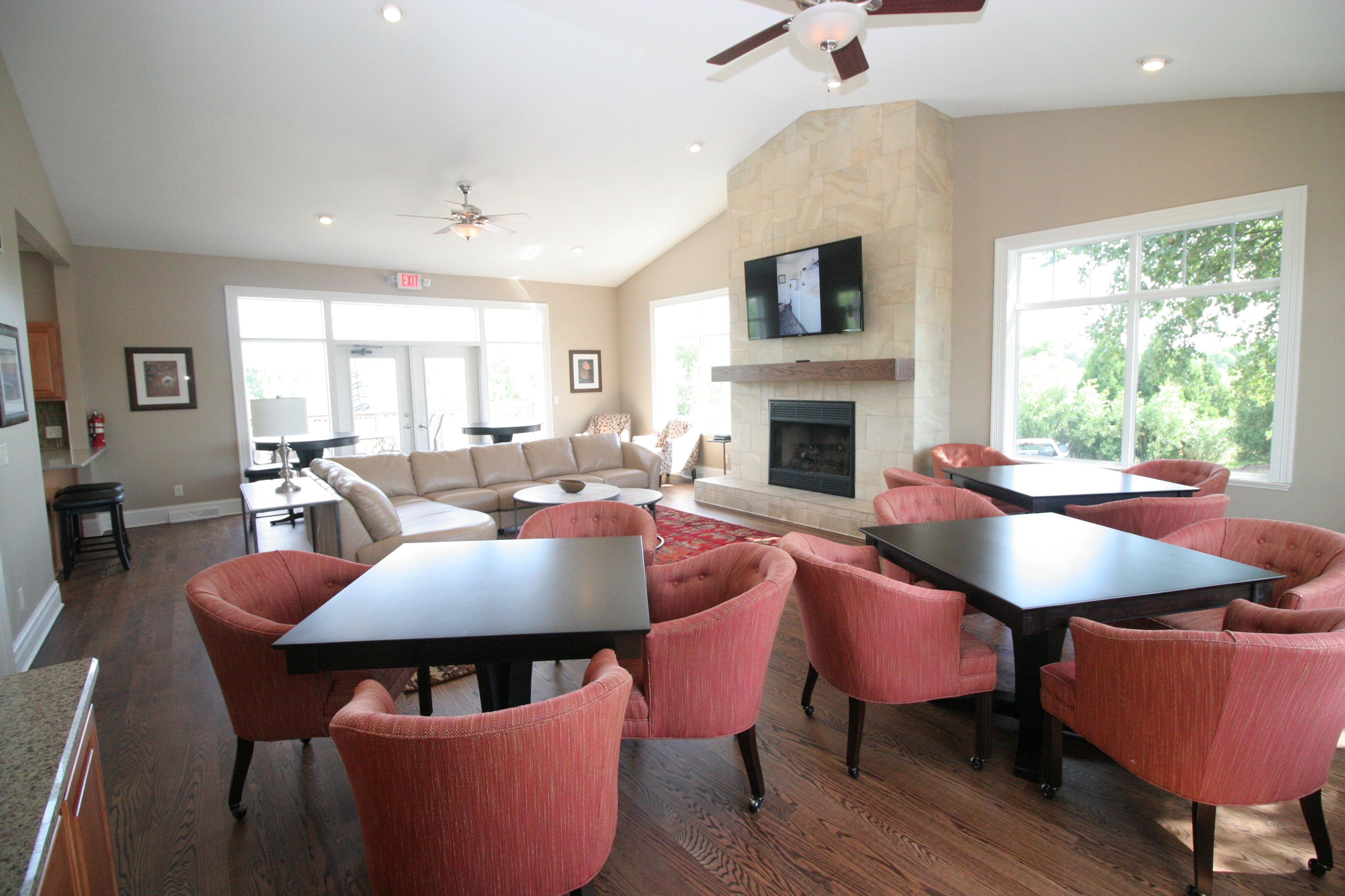 Photo Gallery & Tour Saddle Brook Apartments