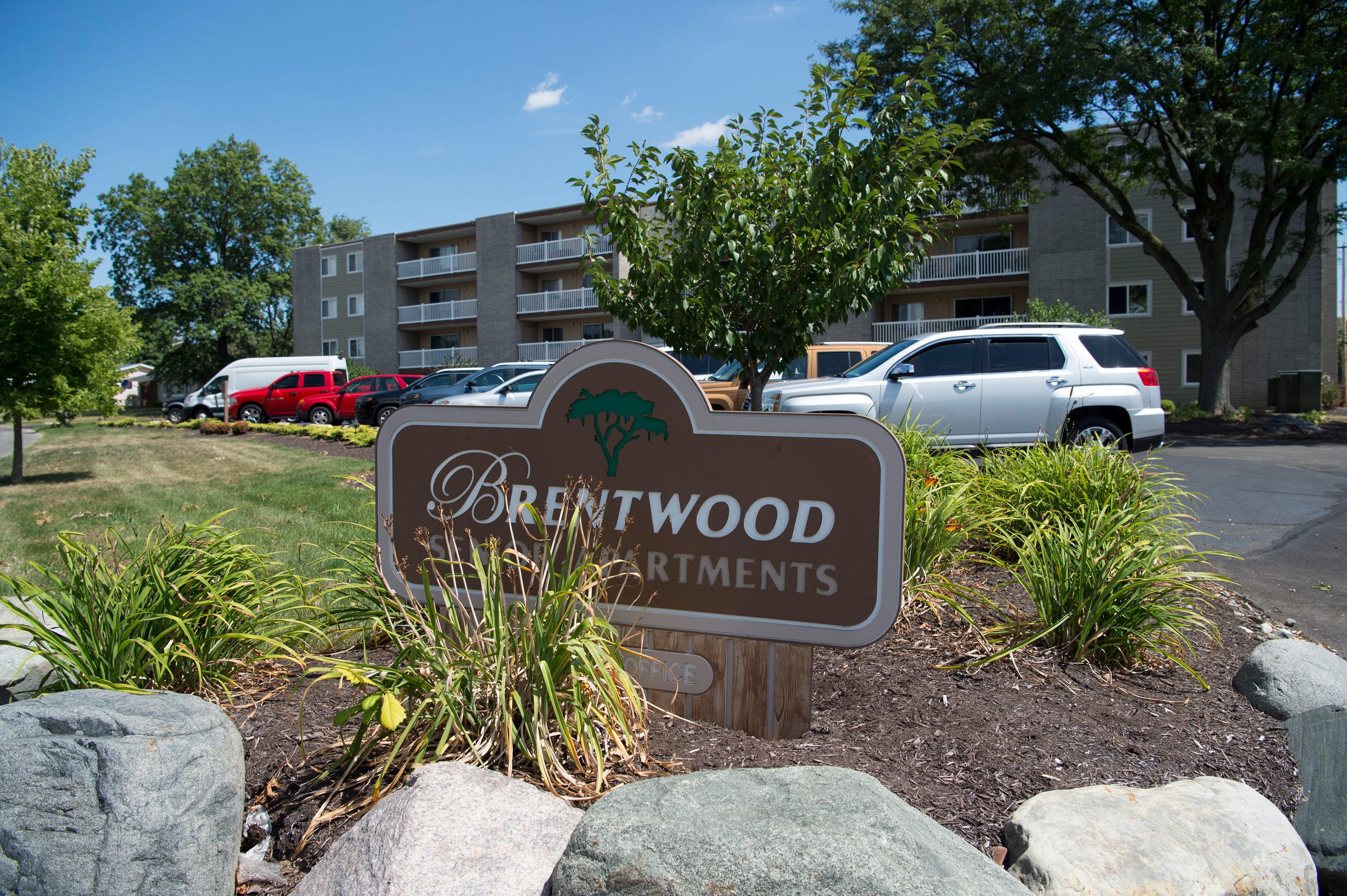 View Photos Brentwood Park Apartments