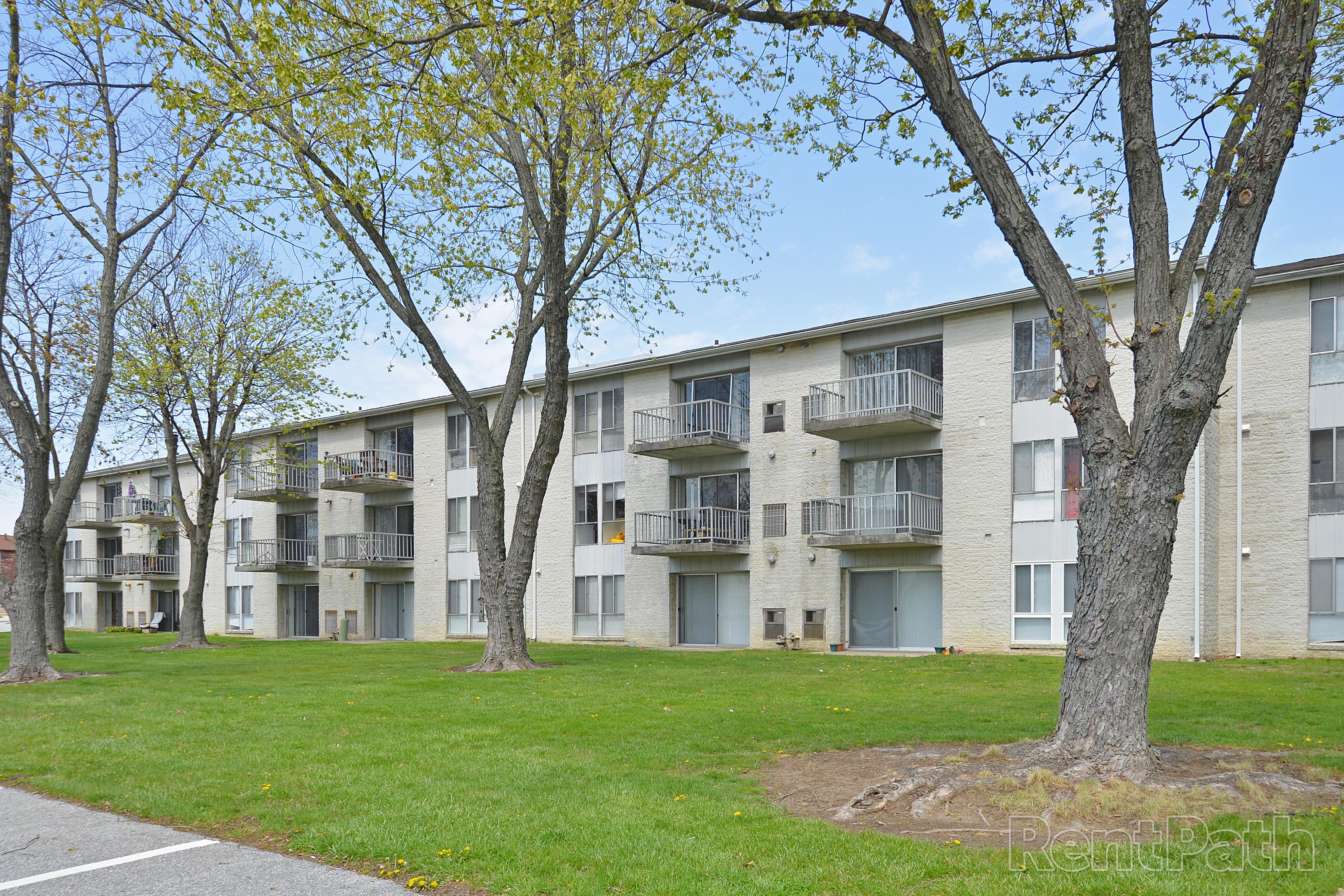 View Photos Cavalier Country Club Apartments