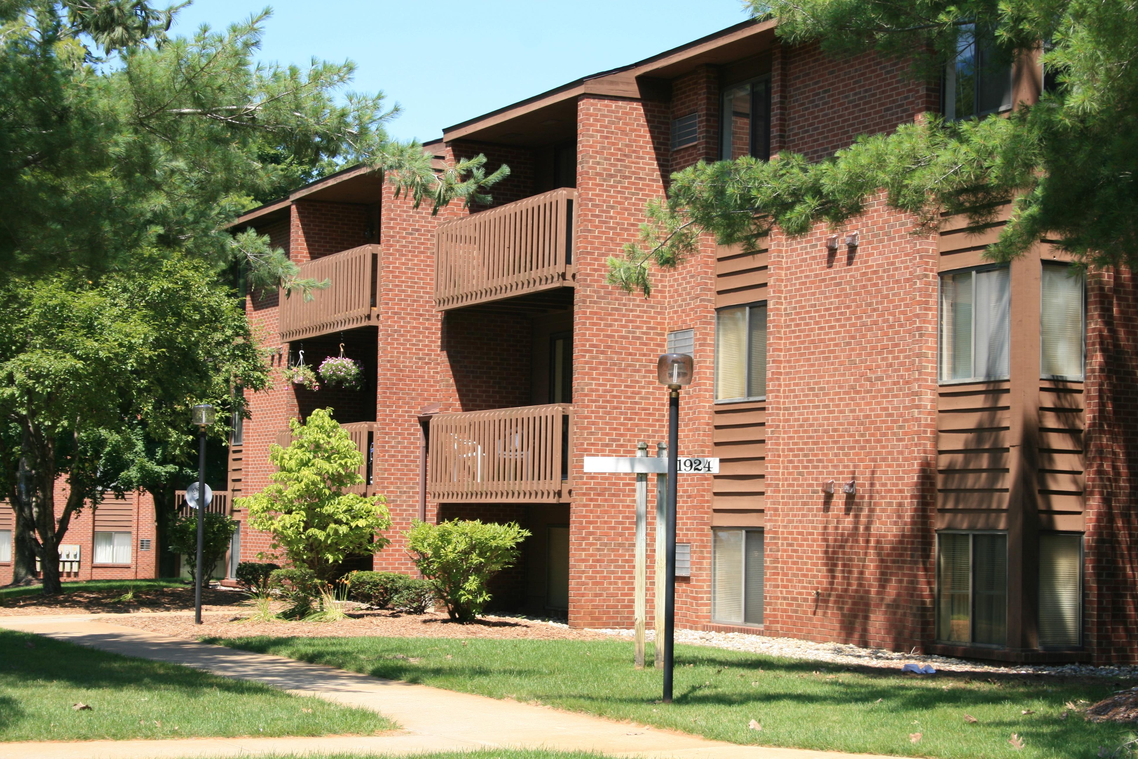 View Photos Chateau Village and Deer View Apartments