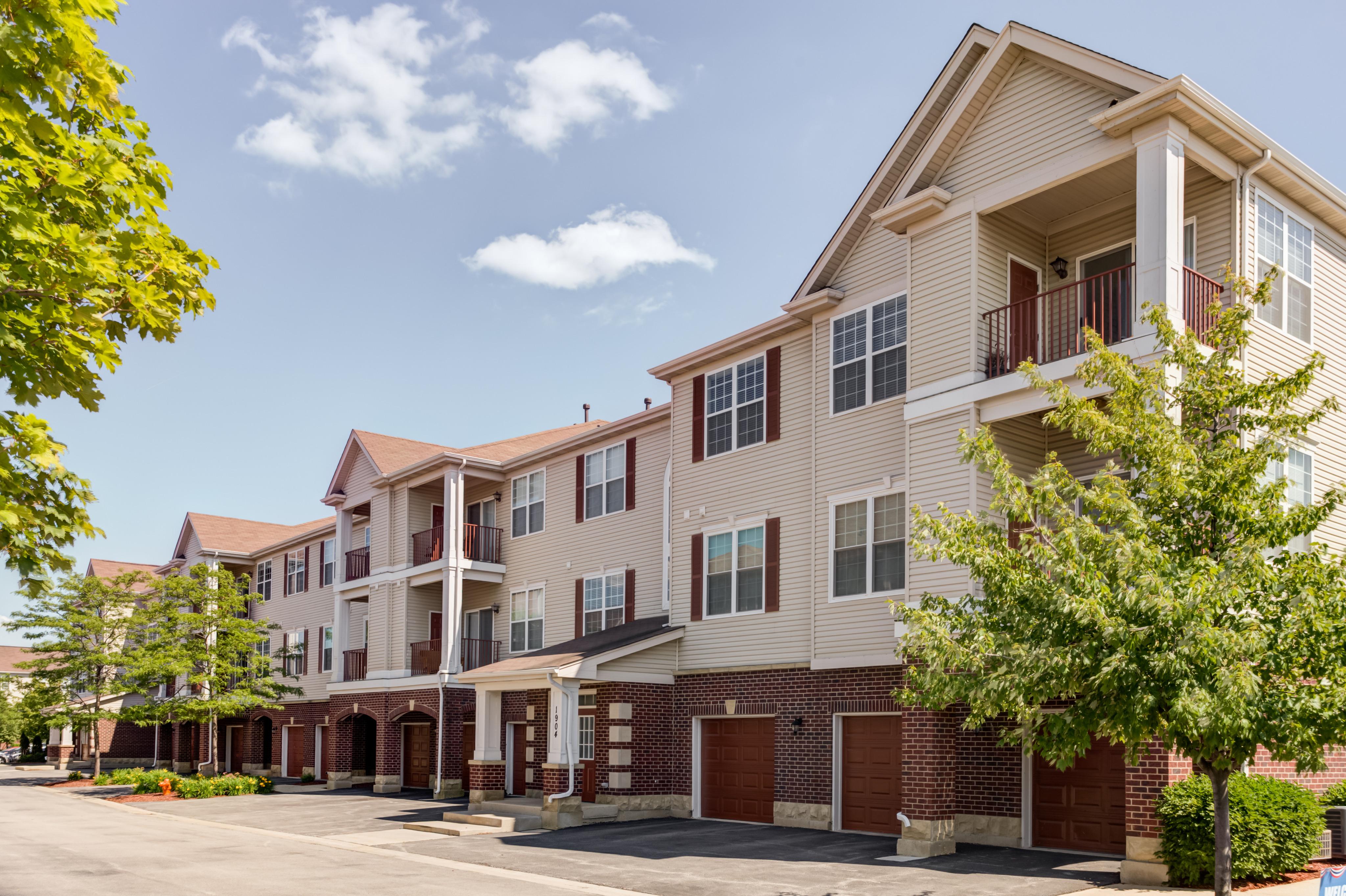 Naperville IL Apartment Rentals | Railway Plaza | Luxury Apartments in ...