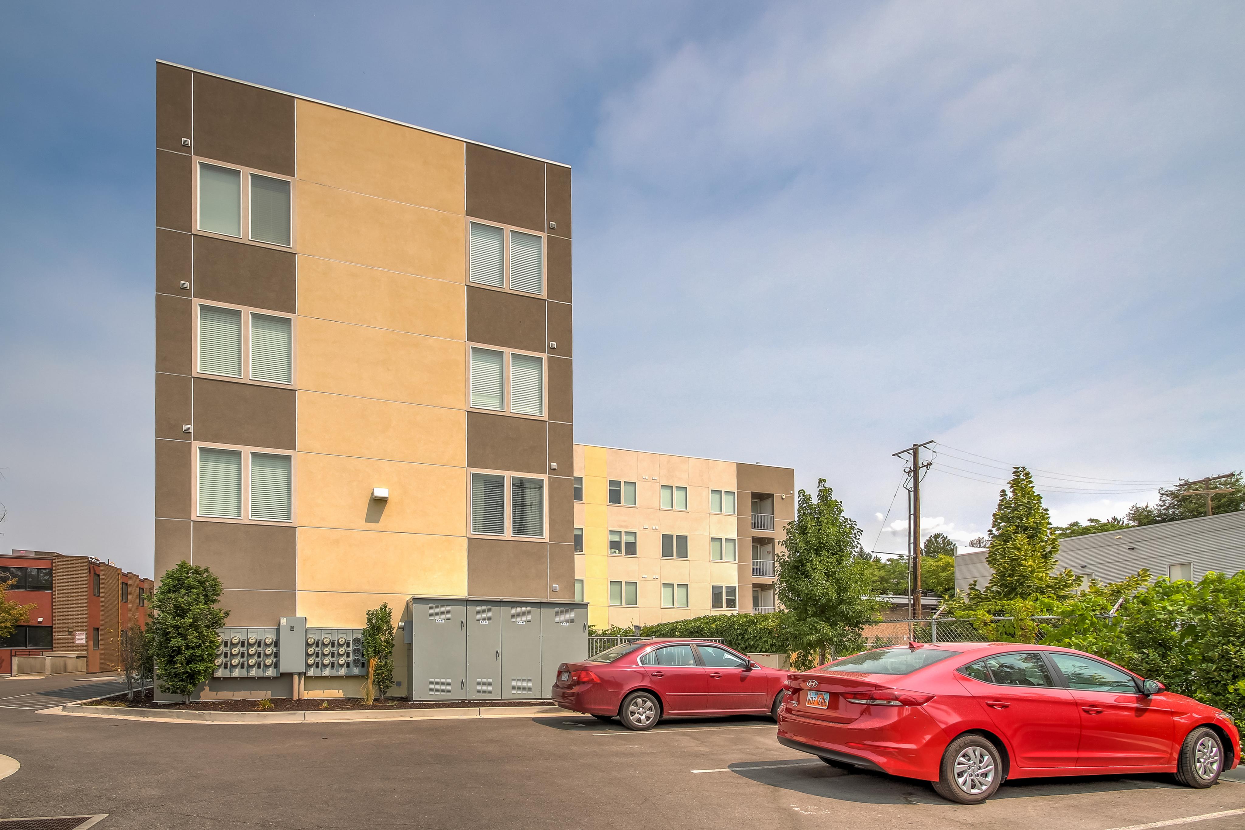 View Photos Moda Newhouse