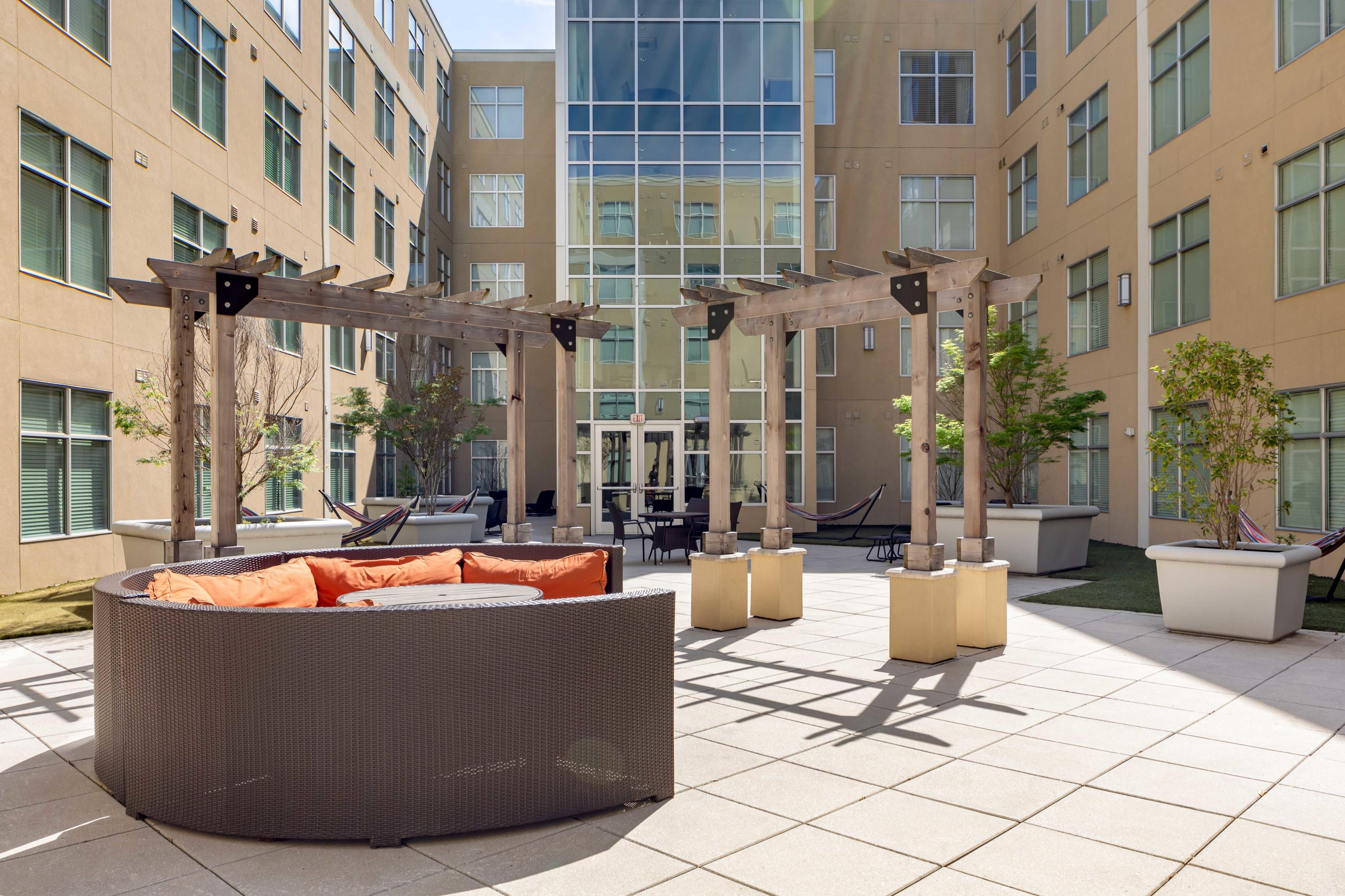 View Photos & Take A Virtual Tour 200 Edgewood Atlanta apartments