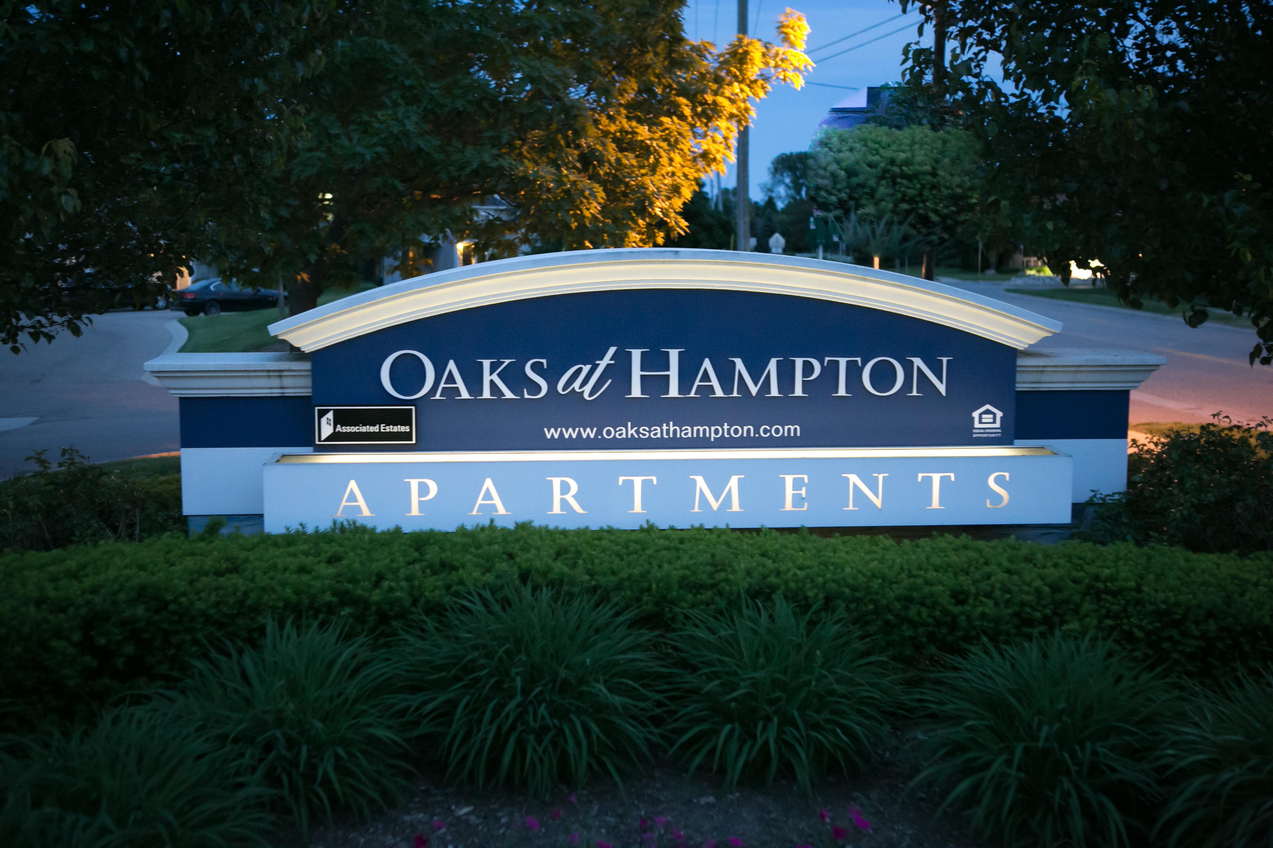 Photos of Oaks at Hampton Apartments Rentals in Rochester Hills MI