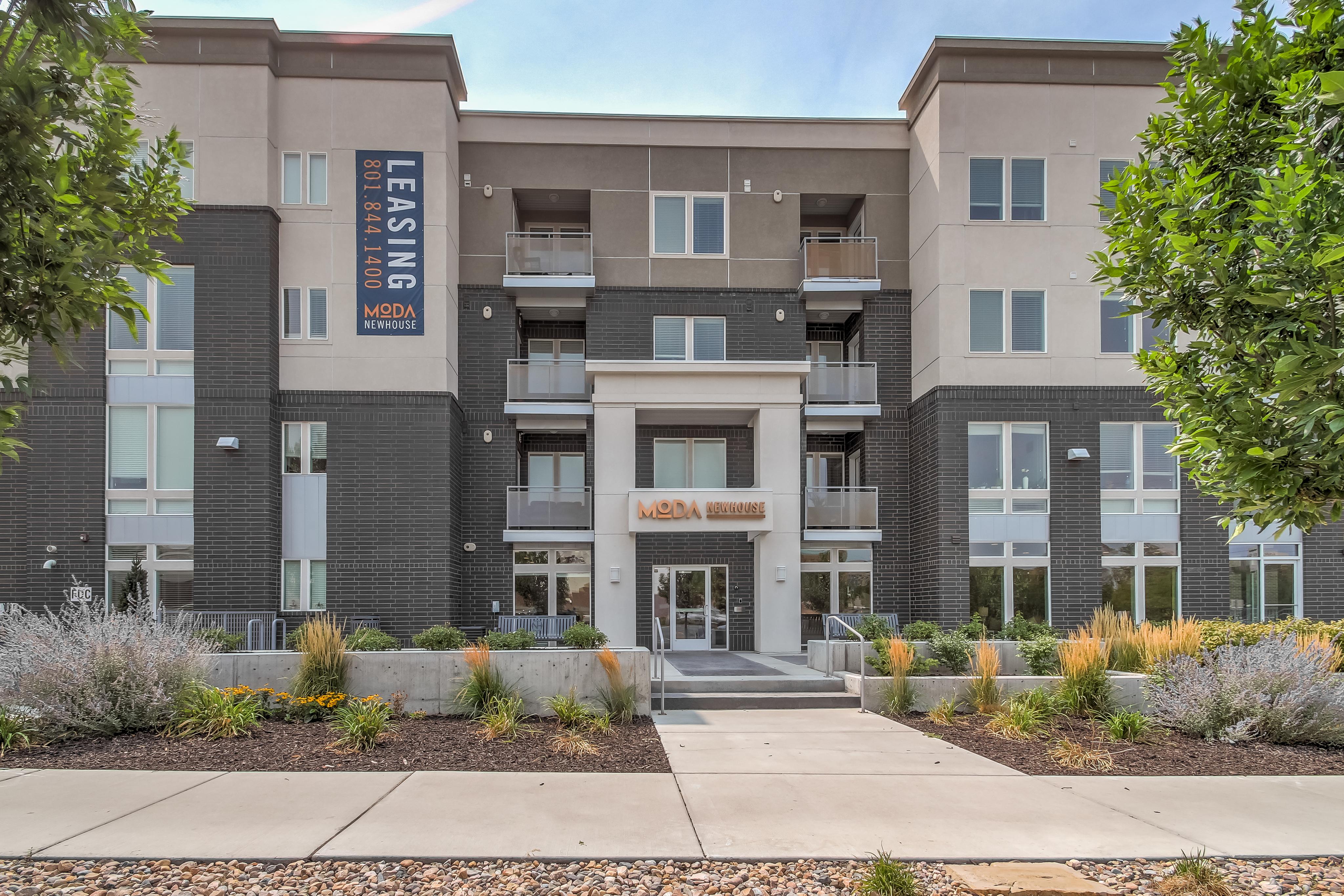 View Photos Moda Newhouse