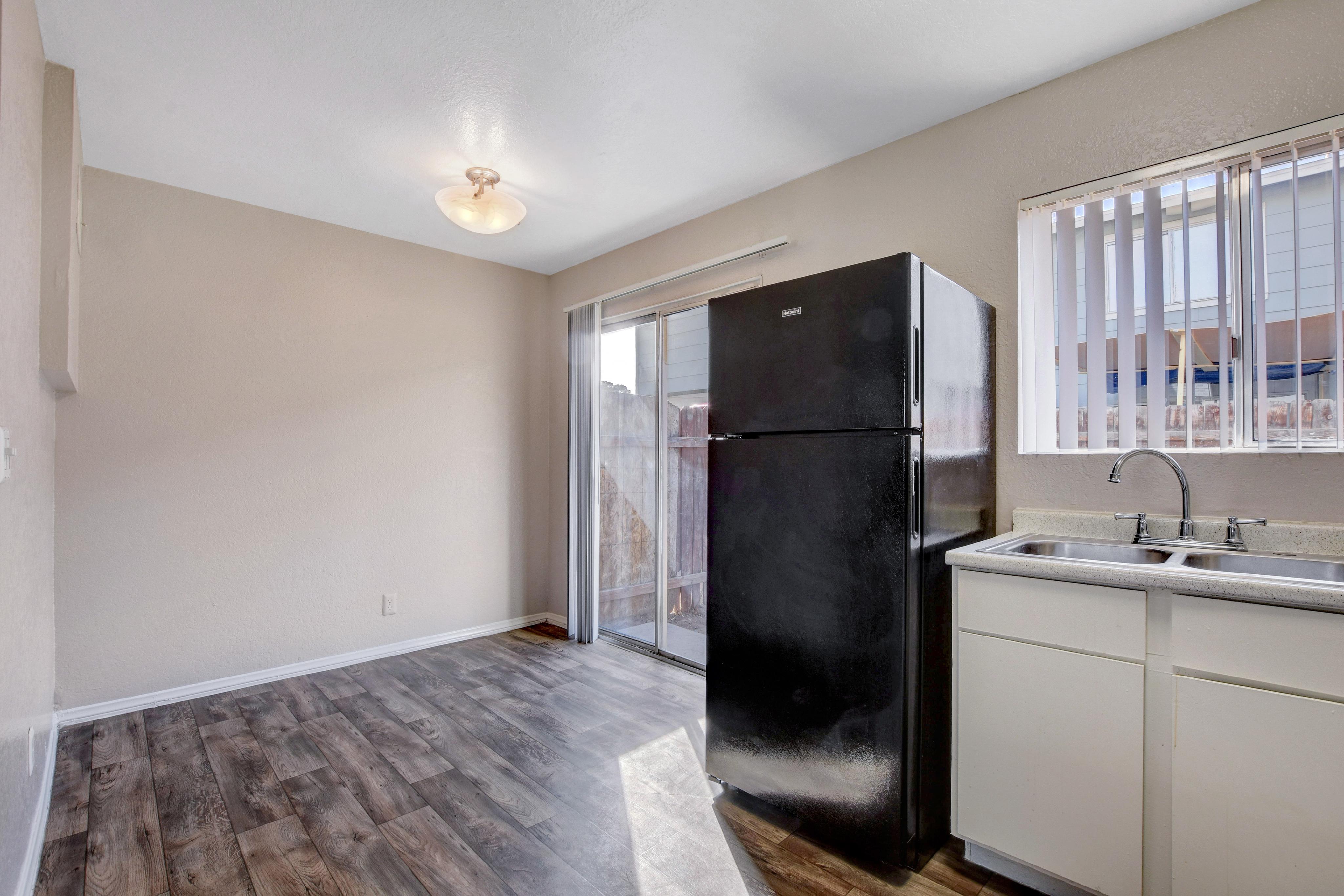 View Photos Green Tree Apartments