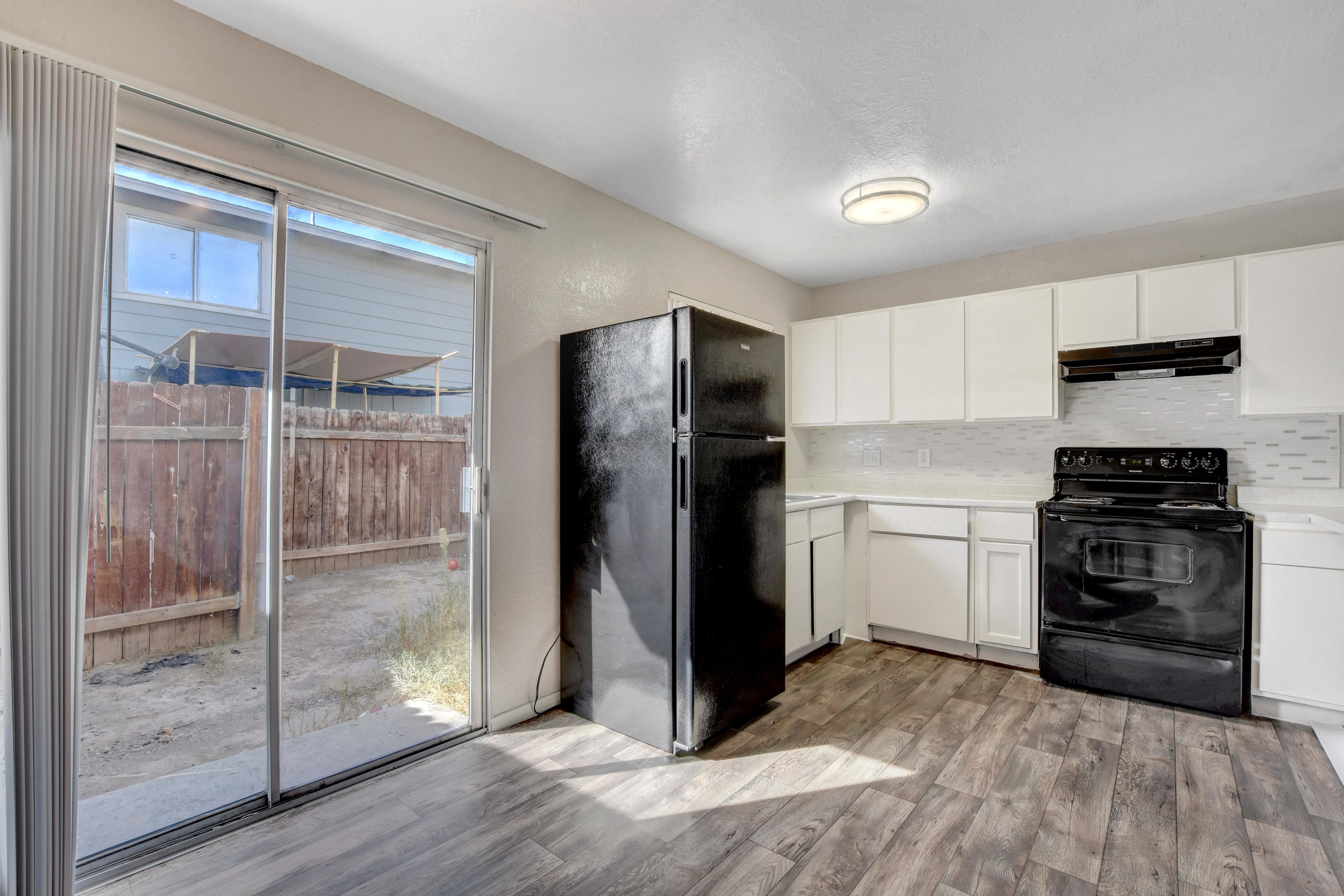 View Photos Green Tree Apartments