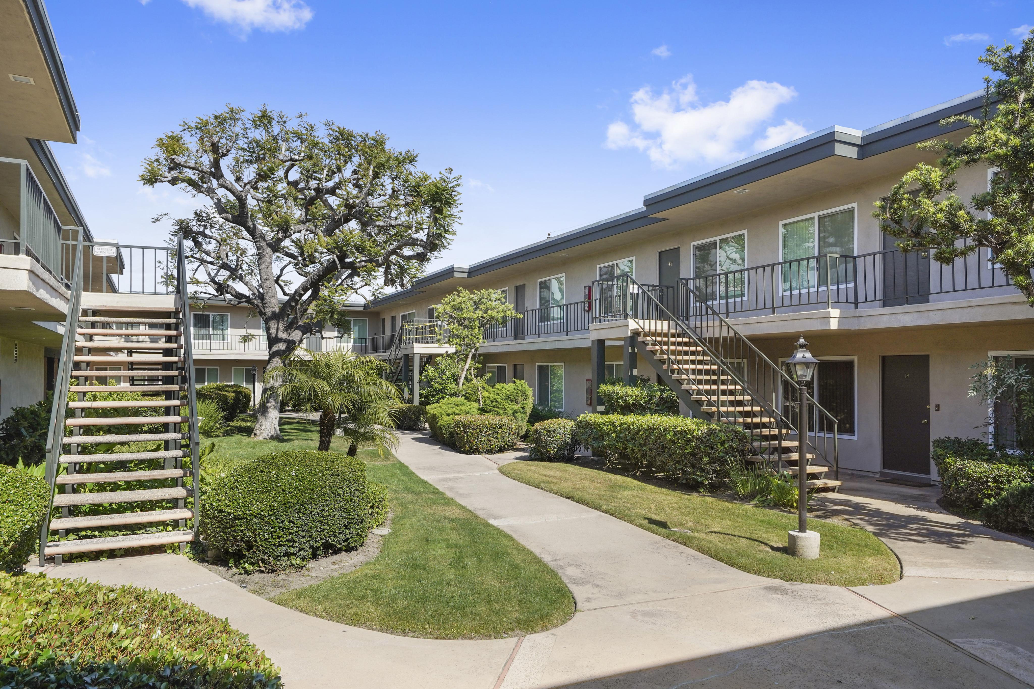 View Photos Lamplighter